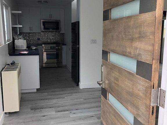 Walk in to dining area/kitchen