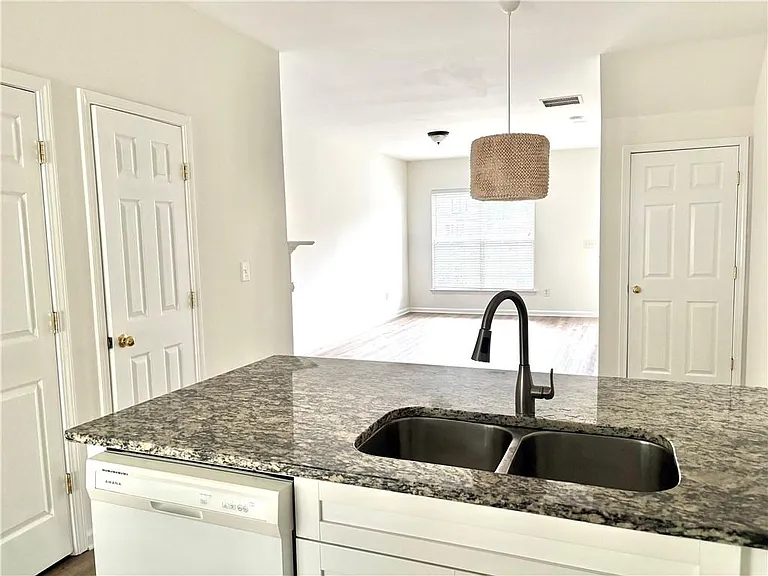 1581 Cove Creek Cir — Photo 9