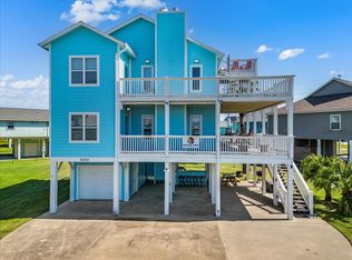 3240 Castle Dr, Crystal Beach, TX 77650