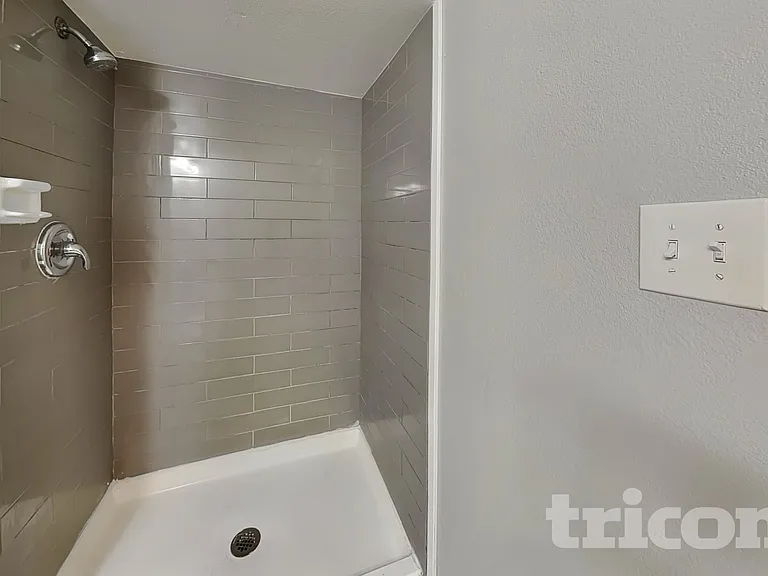 1164 Lewiston St — Photo 12