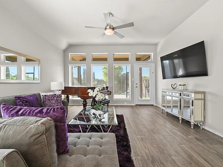 373 Lacey Oak Loop — Photo 1