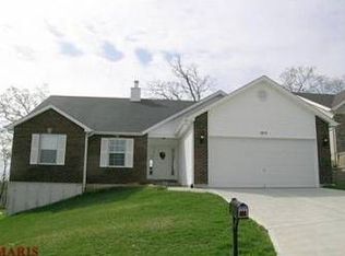975 Shadow Pine Dr, Fenton, MO 63026