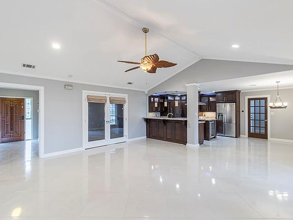 2nd image of 514 Ebony Ln