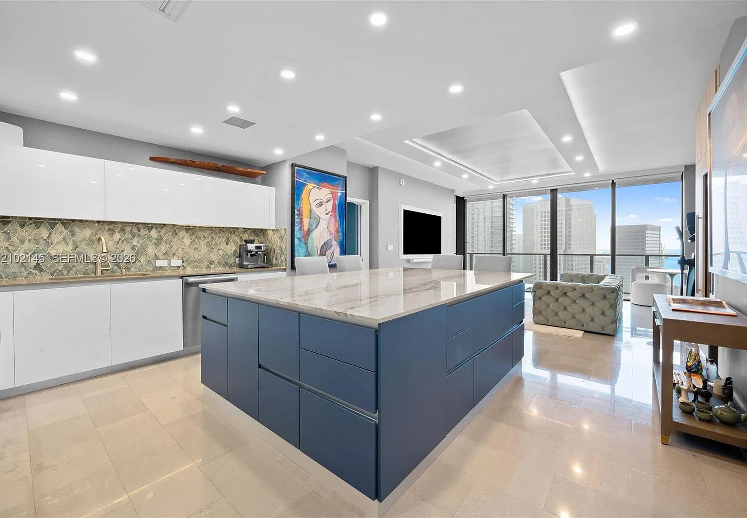 Rise Condo — Photo 1