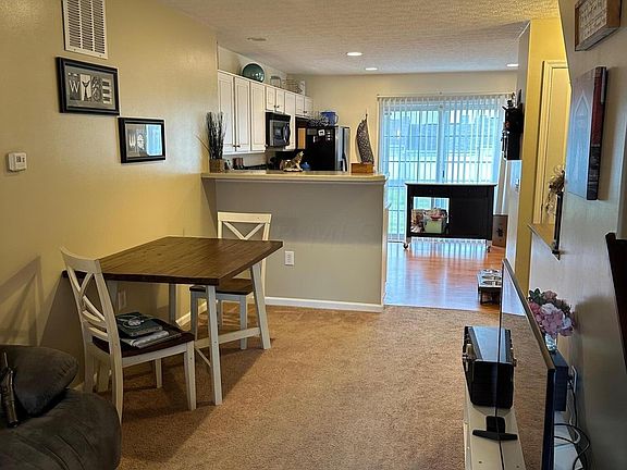 3rd image of 6294 Downwing Ln