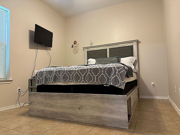 4th image of 5402 Marcella Ave APT 204A