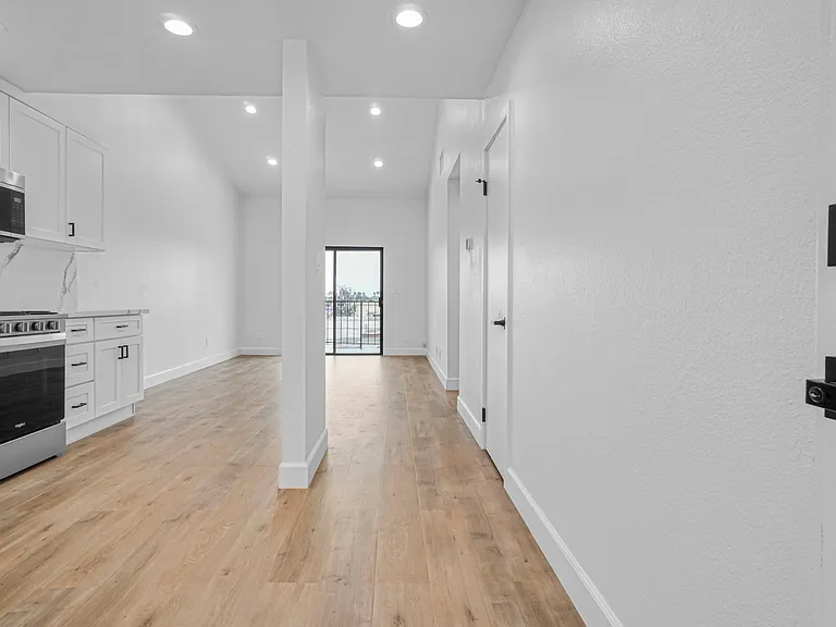 1410 Coronado Ave #8 — Photo 2
