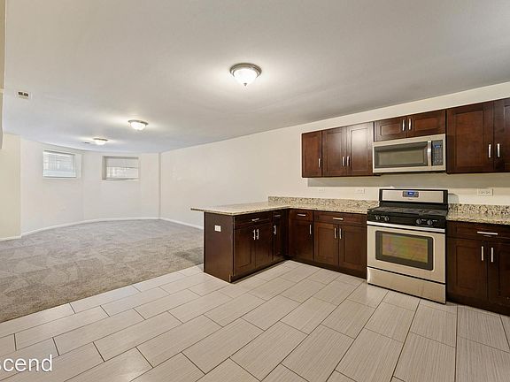 5th image of 4421 S Prairie Ave #G