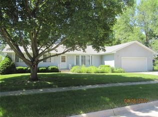 1909 Pine St, Perry, IA 50220