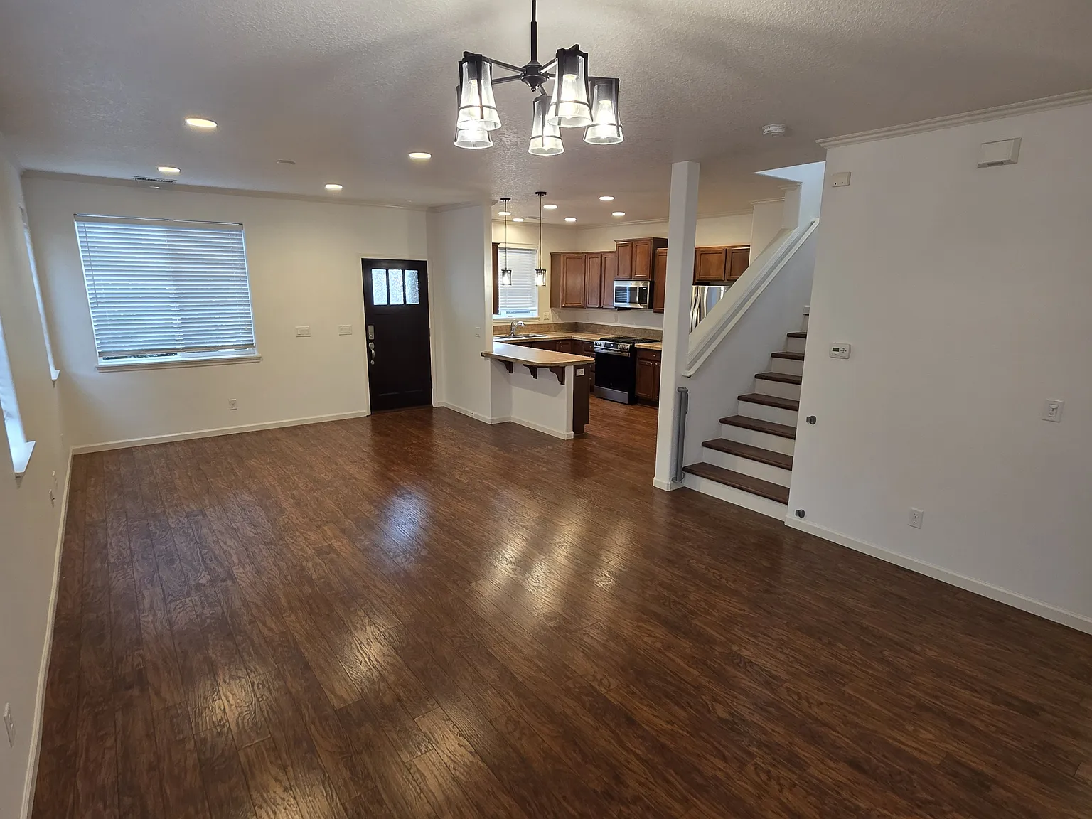 3 bed, 2.5 bath, 1852 sqft, $2,695 — Photo 2