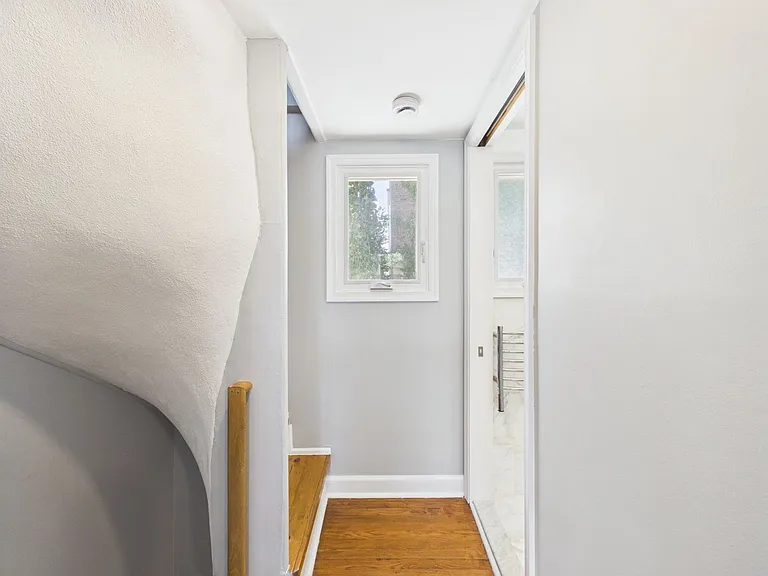 918 Waverly St — Photo 13