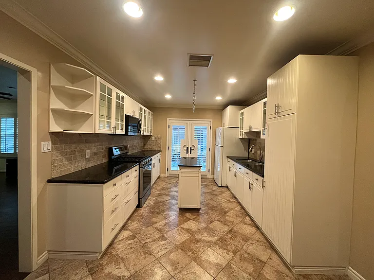 3735 W Sherringham Ave — Photo 9