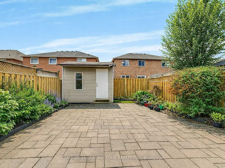 7166 Sandhurst Dr — Photo 34