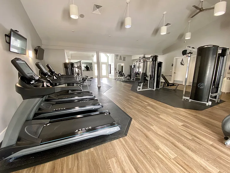 The Paddock Townhomes - Student Living Priced Per Room — Photo 21