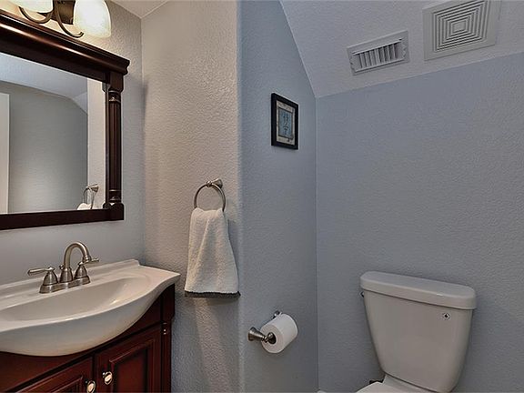 4th image of 11 Hadlock Pl