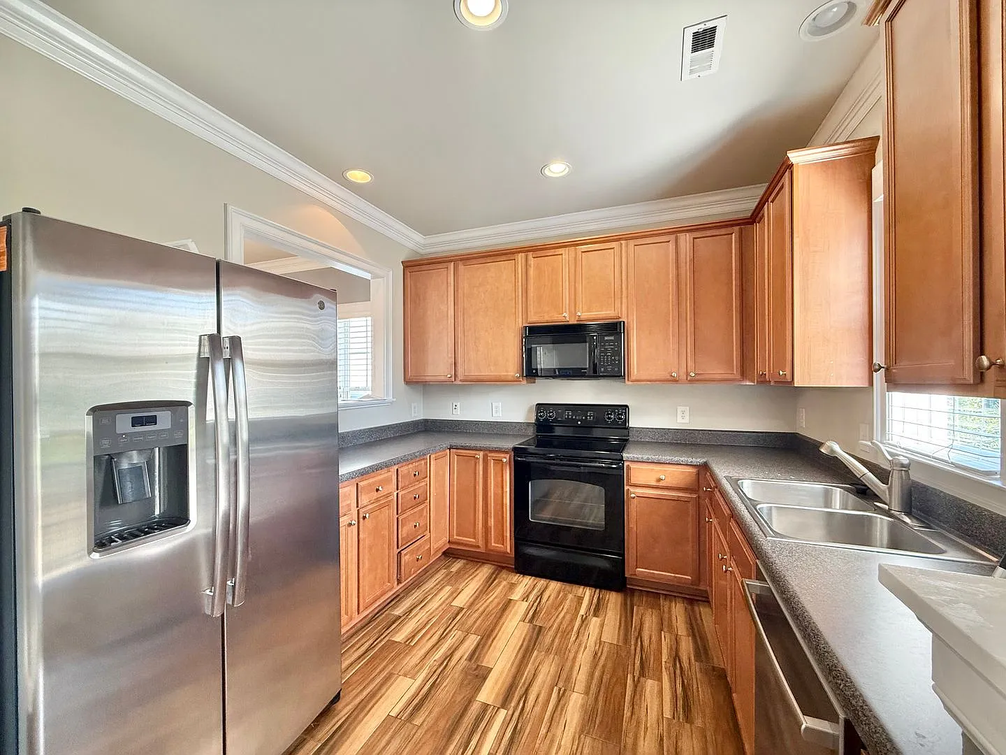 **Offering Refundable Application Fees & $150 Move In Promotion** Modern 2bd, 2.5ba Raleigh Home ... — Photo 4