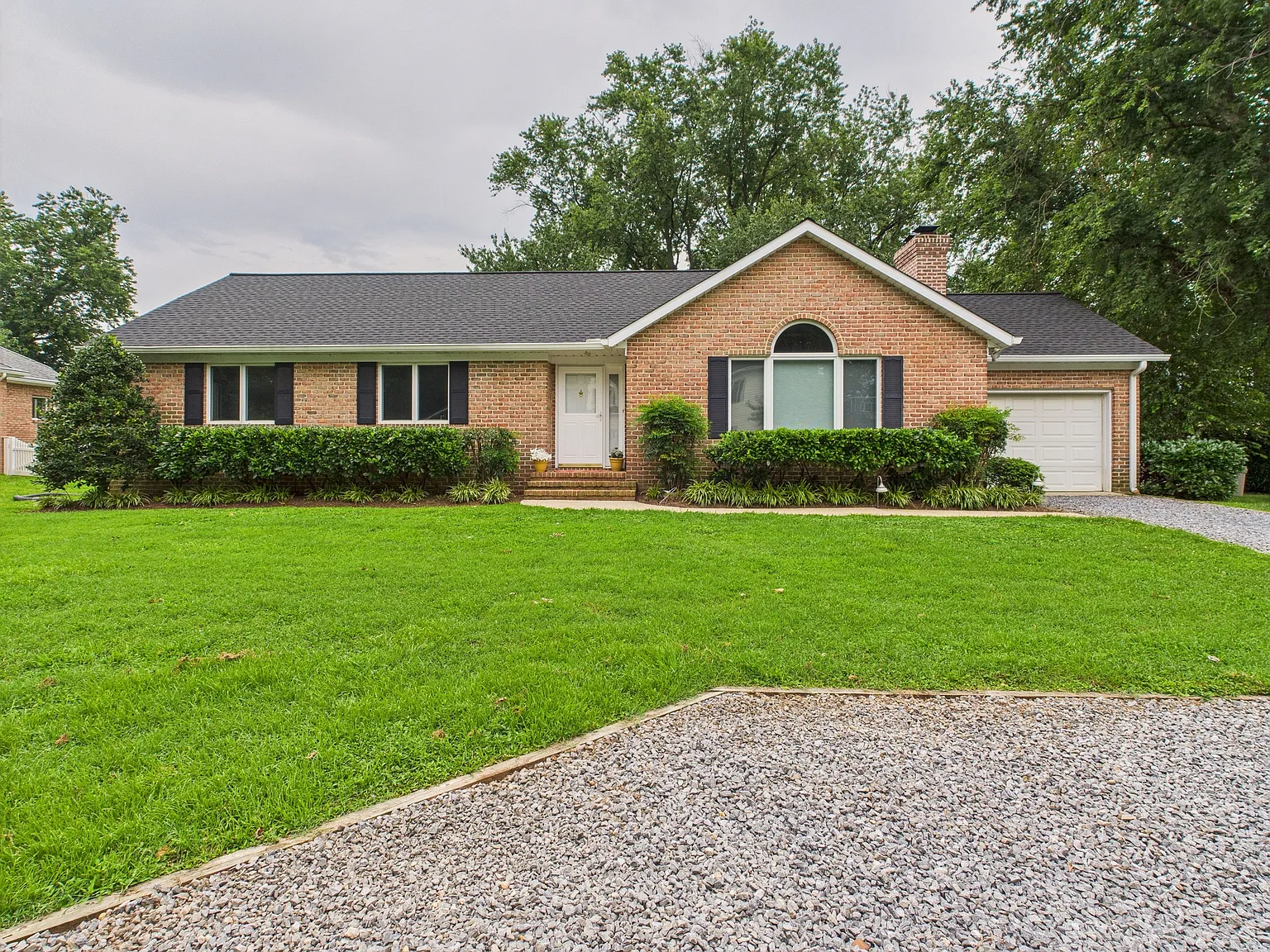 709 Dogwood Ln — Photo 1