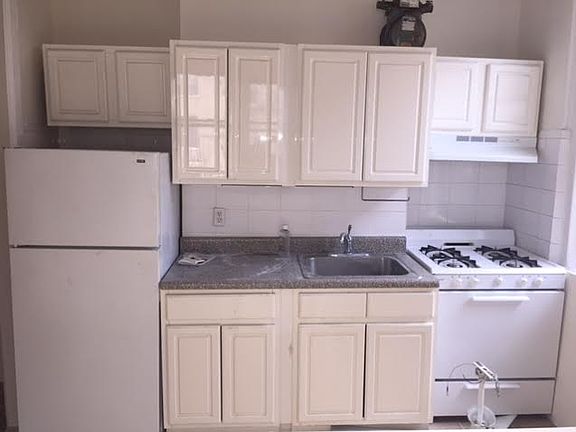 3rd image of 812 W 181st St APT 65