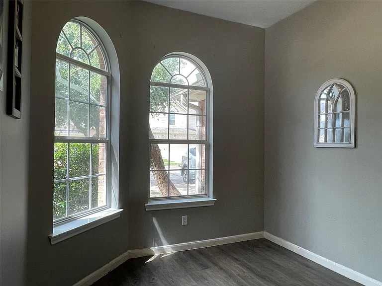 811 Forest Hillside Ln — Photo 5
