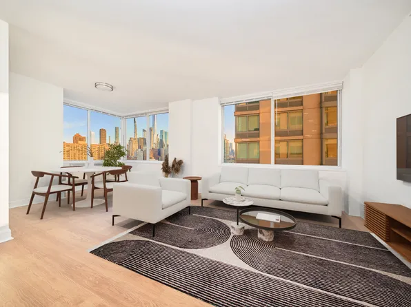 160 Riverside Boulevard image 1 of 15