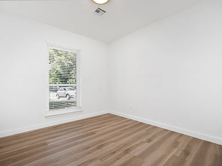 630 S Heights Dr — Photo 4