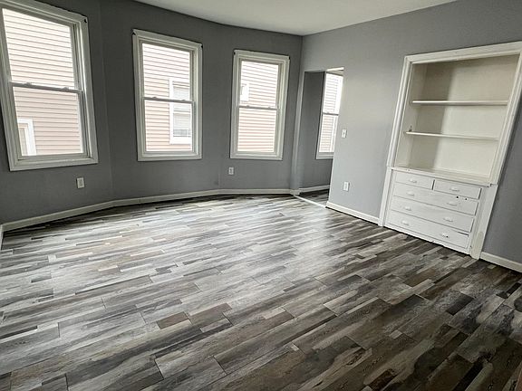 2nd image of 360 Hanover St Floor 3