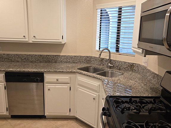 2nd image of 601 N Kenwood St Unit 104