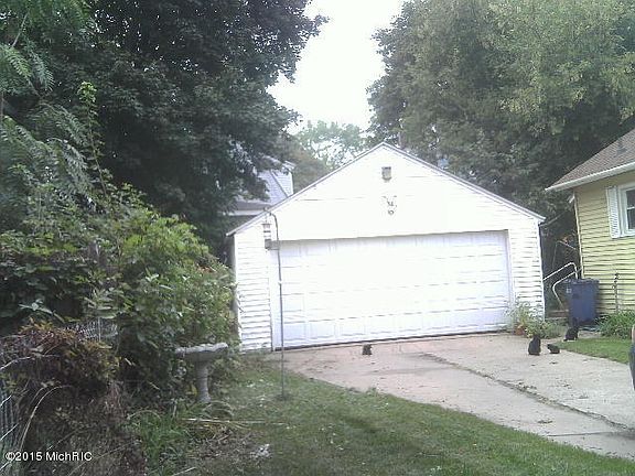 3rd image of 409 Carrier St NE