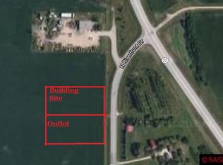 23352 N Riverfront Dr, Mankato, MN 56001