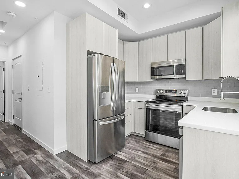 506 H St NE #202 — Photo 6