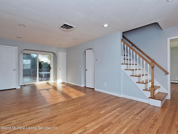 5th image of 15 Buel Ave