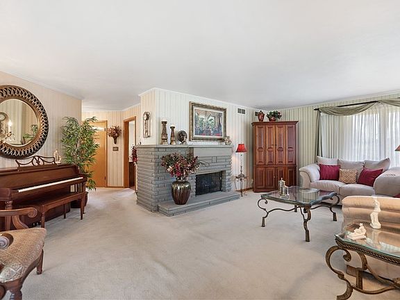 3rd image of 100 Sunset Ave