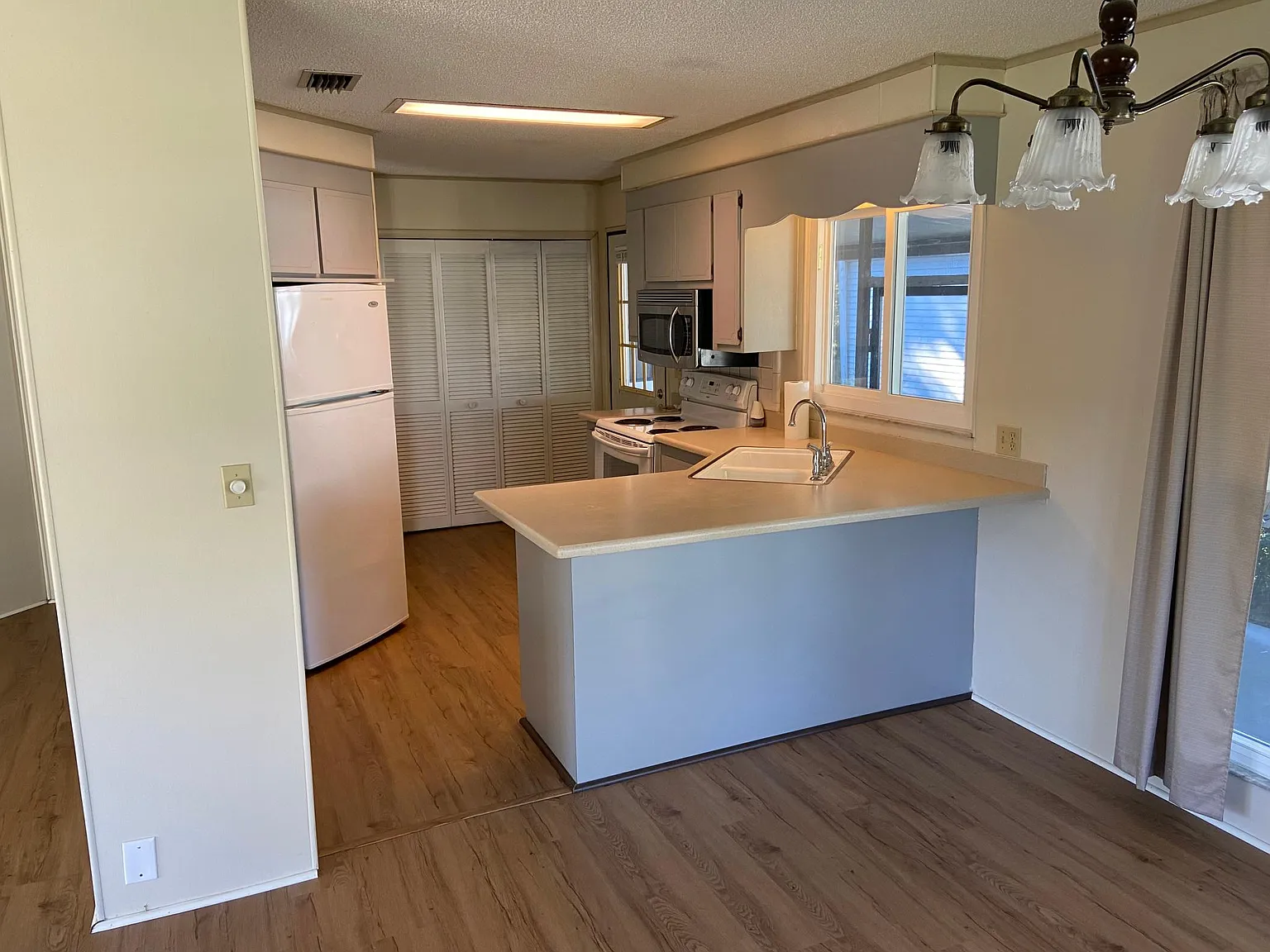 2 bed, 1200 sqft, $1,500 — Photo 3