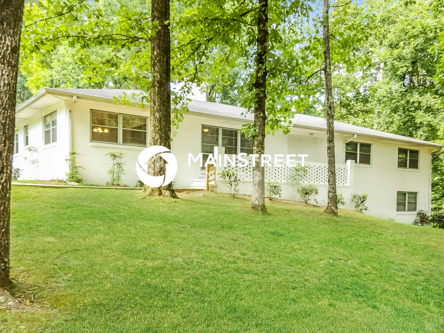 2025 Rockwood Ln — Photo 2