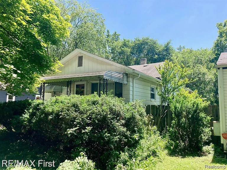 340 E Maxlow Ave — Photo 11