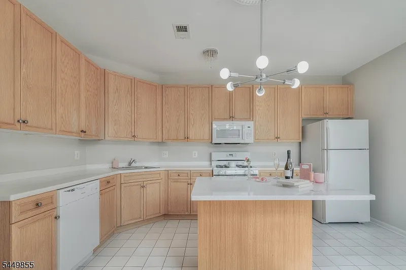 3 bed, 2.5 bath, 2466 sqft, $4,950 — Photo 3
