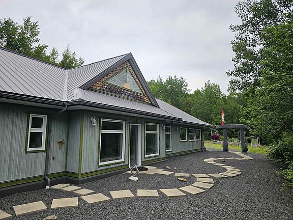 3rd image of 516 Burgess Mountain Rd