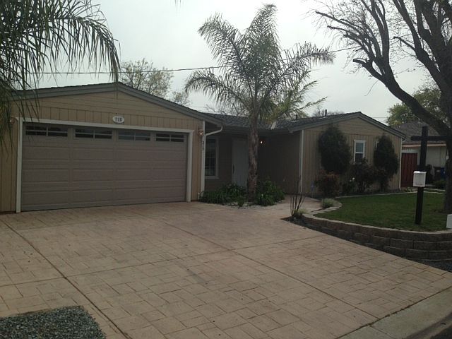 1st image of 215 Cleopatra Dr