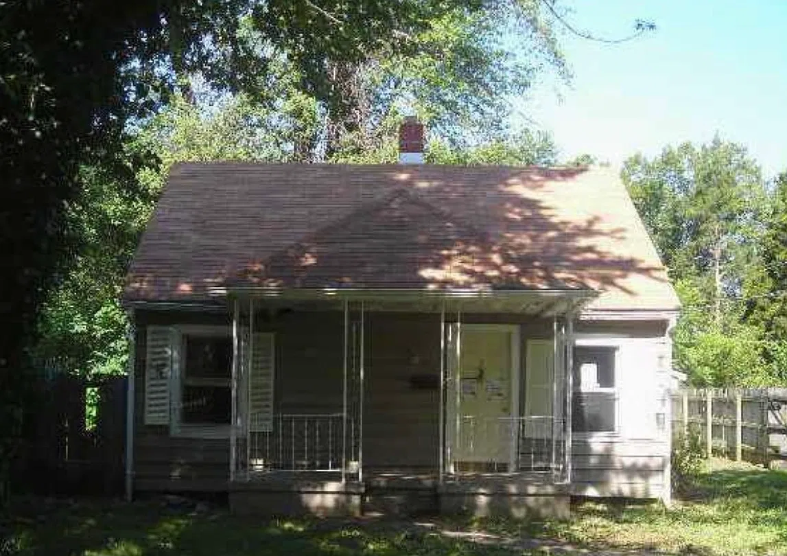 2 bed, 1100 sqft, $745 — Photo 1