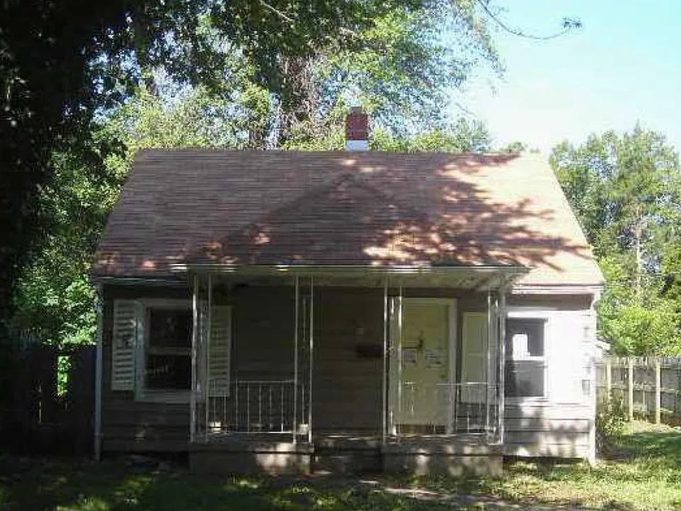 2705 S Alvord Blvd