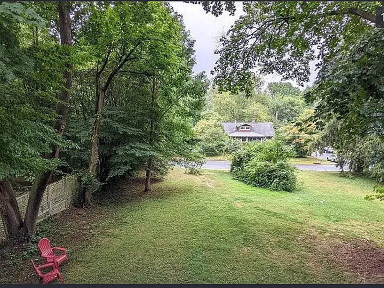 11-13 Hart Ave — Photo 19