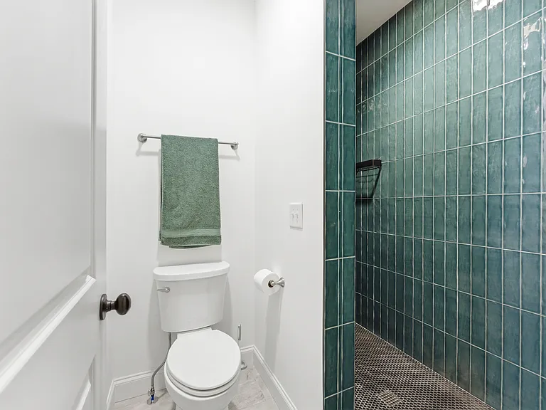 656 Bull St — Photo 16