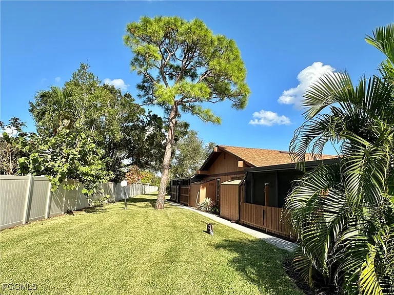 15427 Crystal Lake Dr — Photo 31