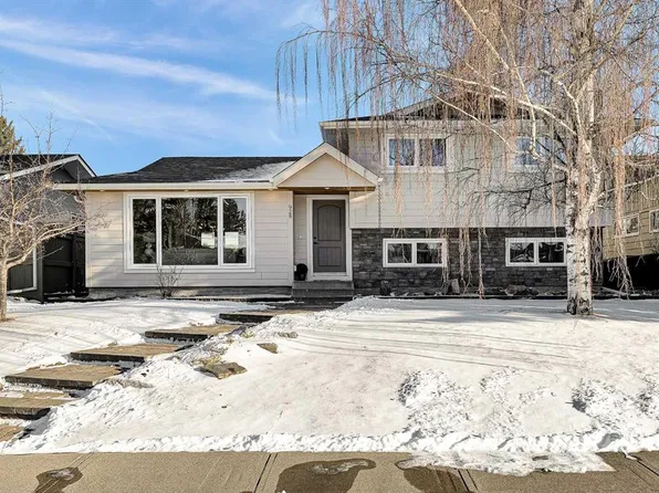 928 NW Lake Twintree Cres SE, Calgary, AB T2J 2W3
