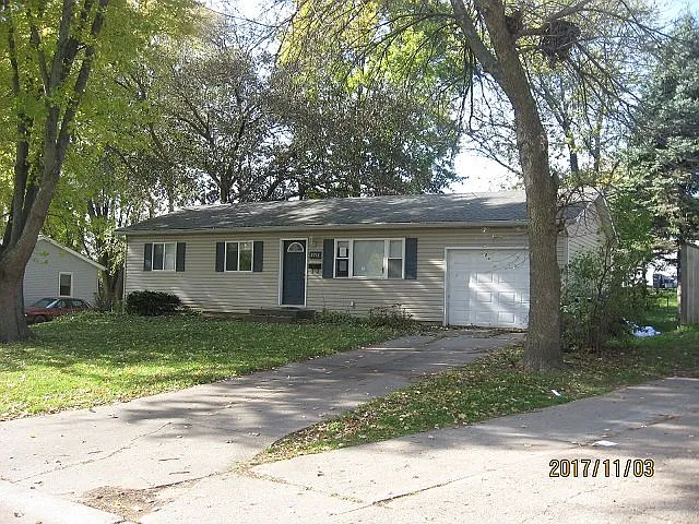 2716 Cypress Dr photo 1
