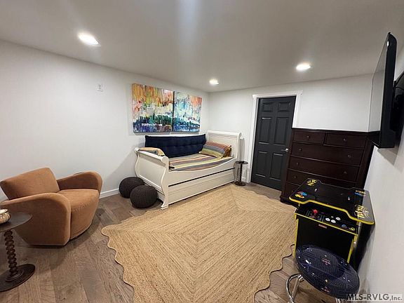 4th image of 145 Green Park Dr