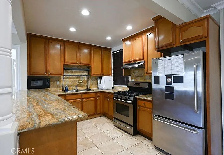 6437 Enfield Ave — Photo 8