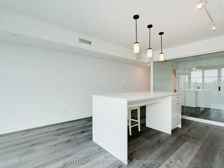 897 College St W #518 — Photo 25
