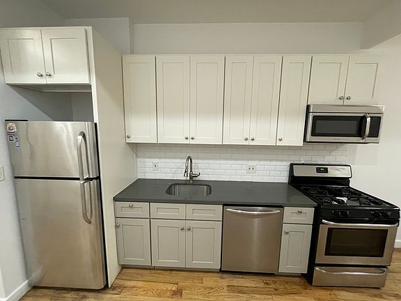 5th image of 155 Evergreen Ave #1A