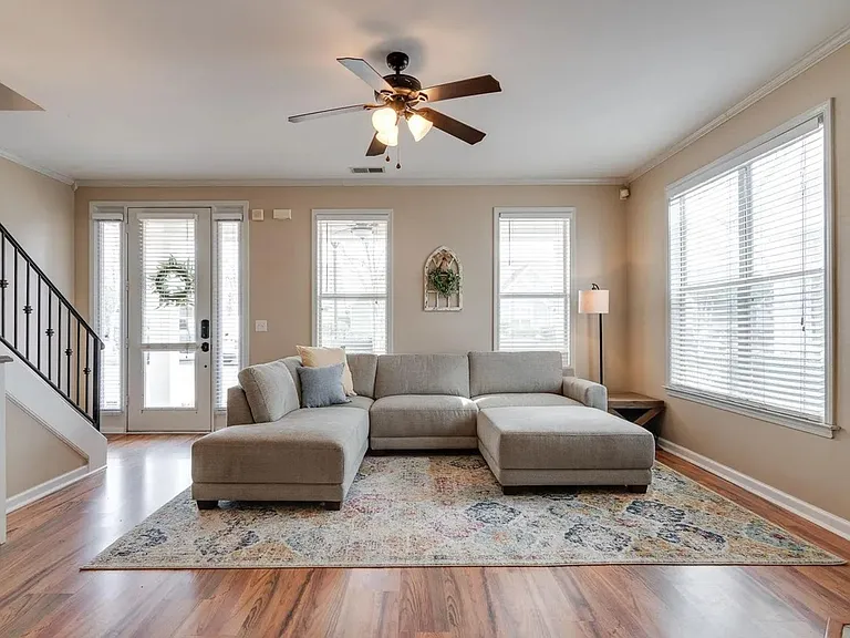 1189 Misty Isle Dr — Photo 2
